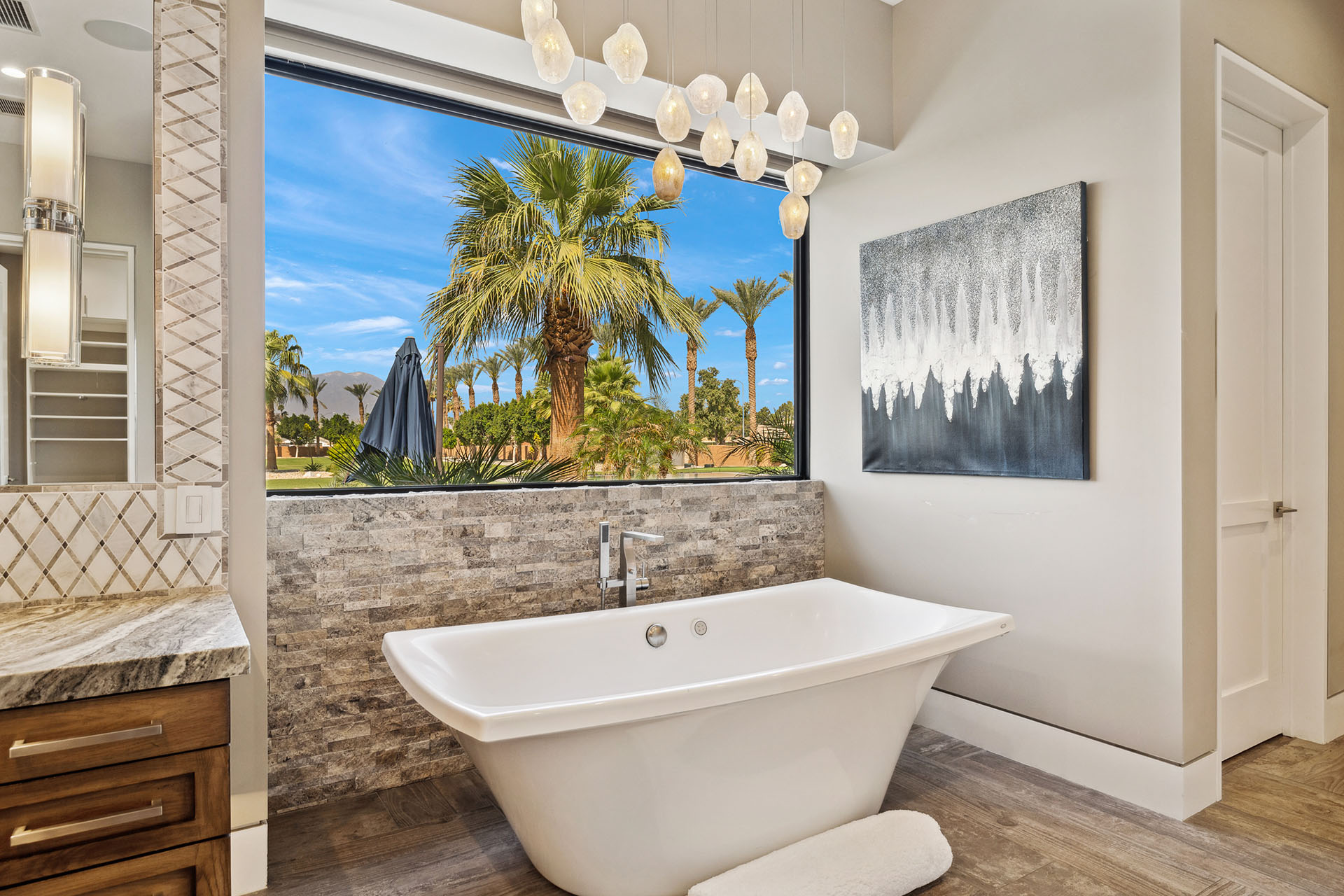 The Clubhouse Estate 6 suites on 2 acres | Photo 48