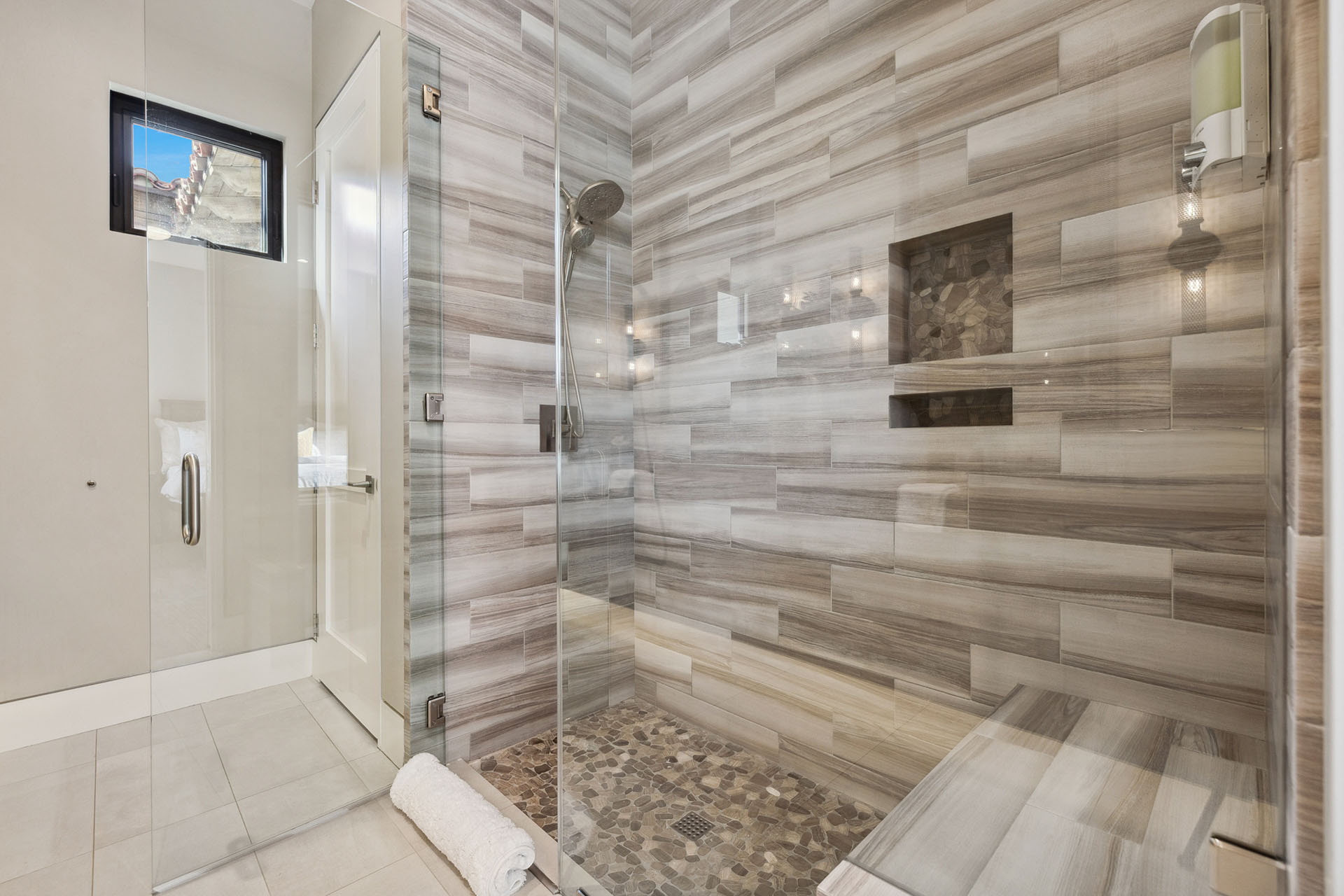 The Clubhouse Estate 6 suites on 2 acres | Photo 72