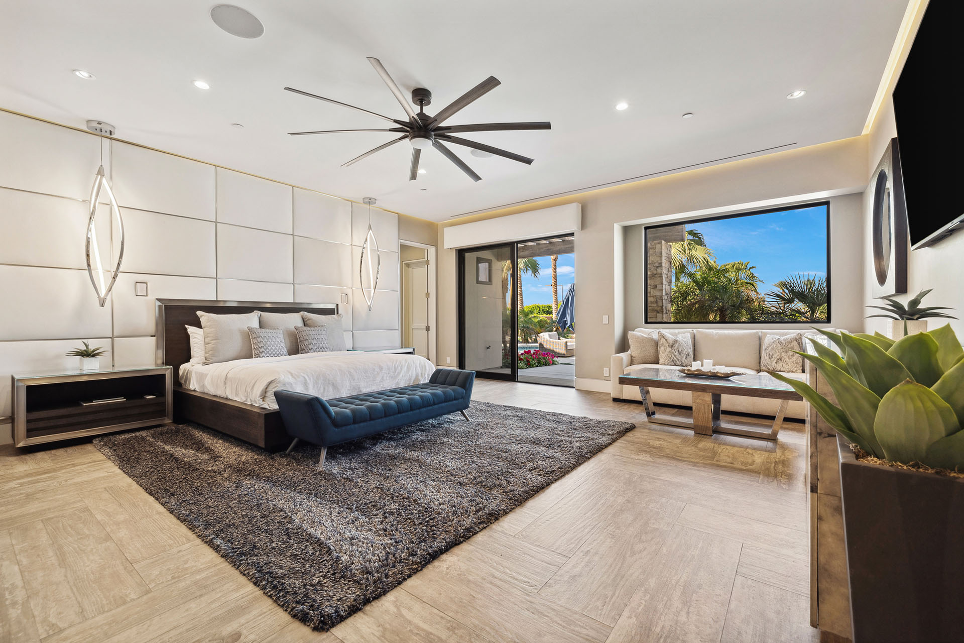 The Clubhouse Estate 6 suites on 2 acres | Photo 42