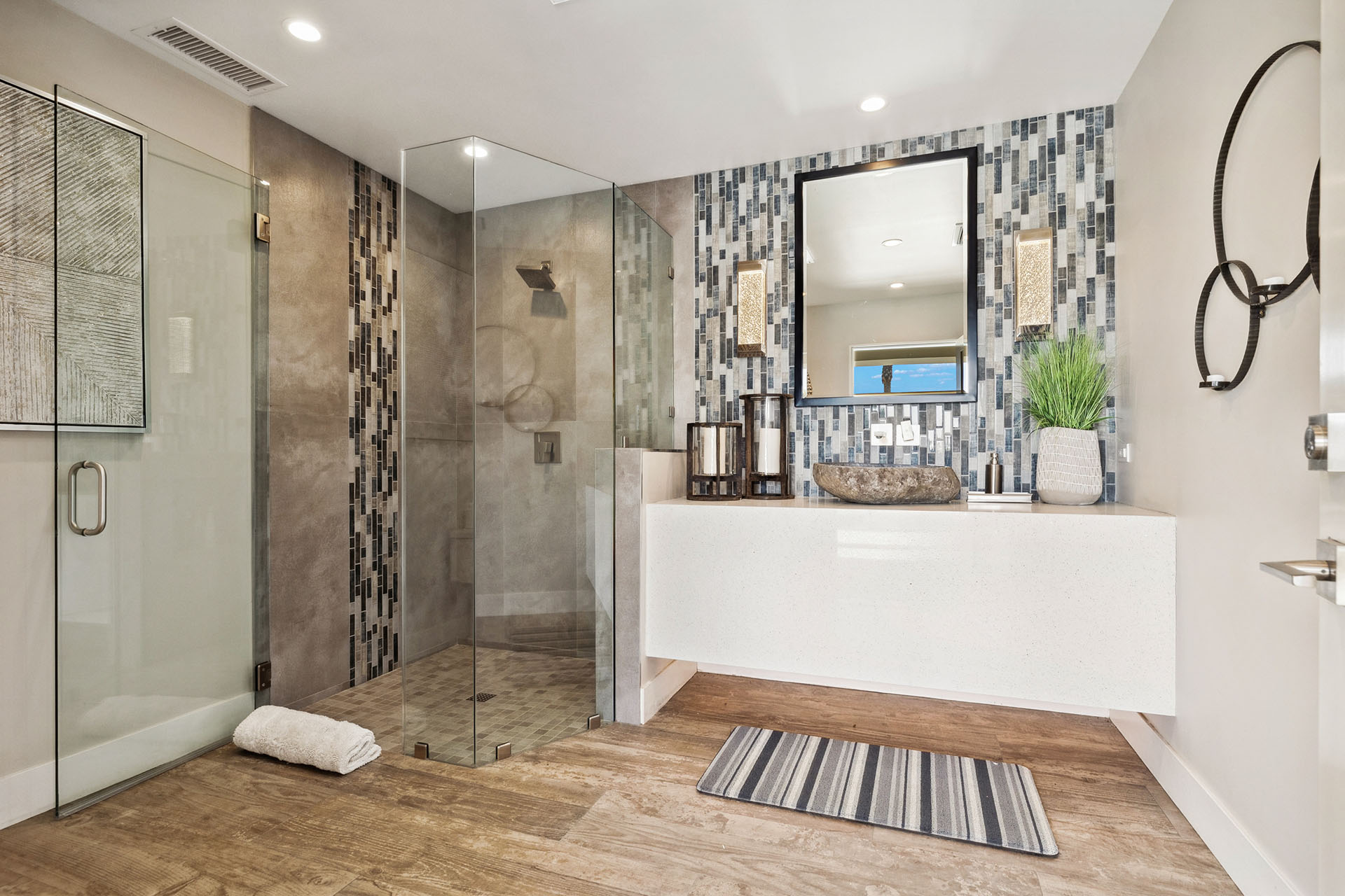 The Clubhouse Estate 6 suites on 2 acres | Photo 85