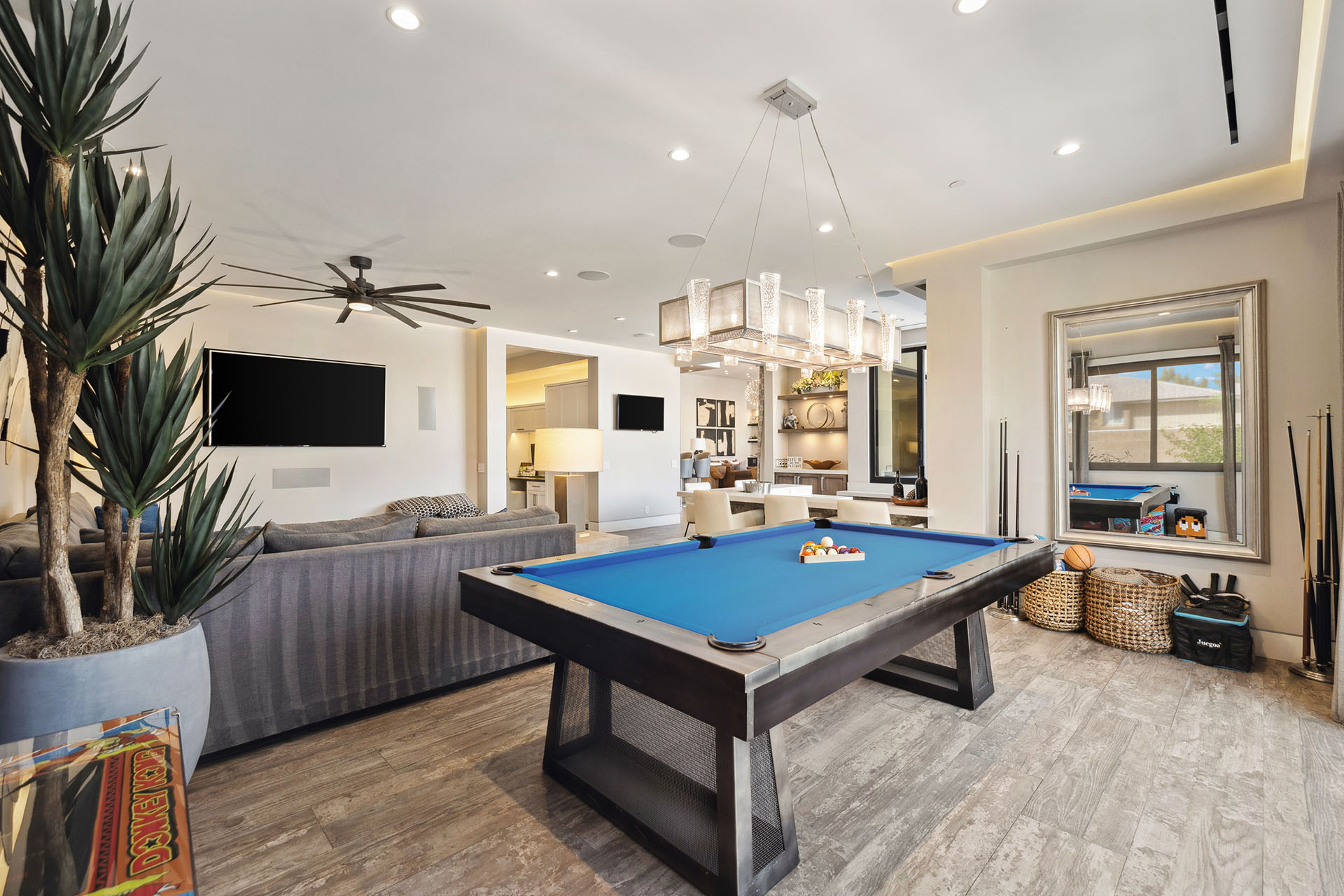 The Clubhouse Estate 6 suites on 2 acres | Photo 32