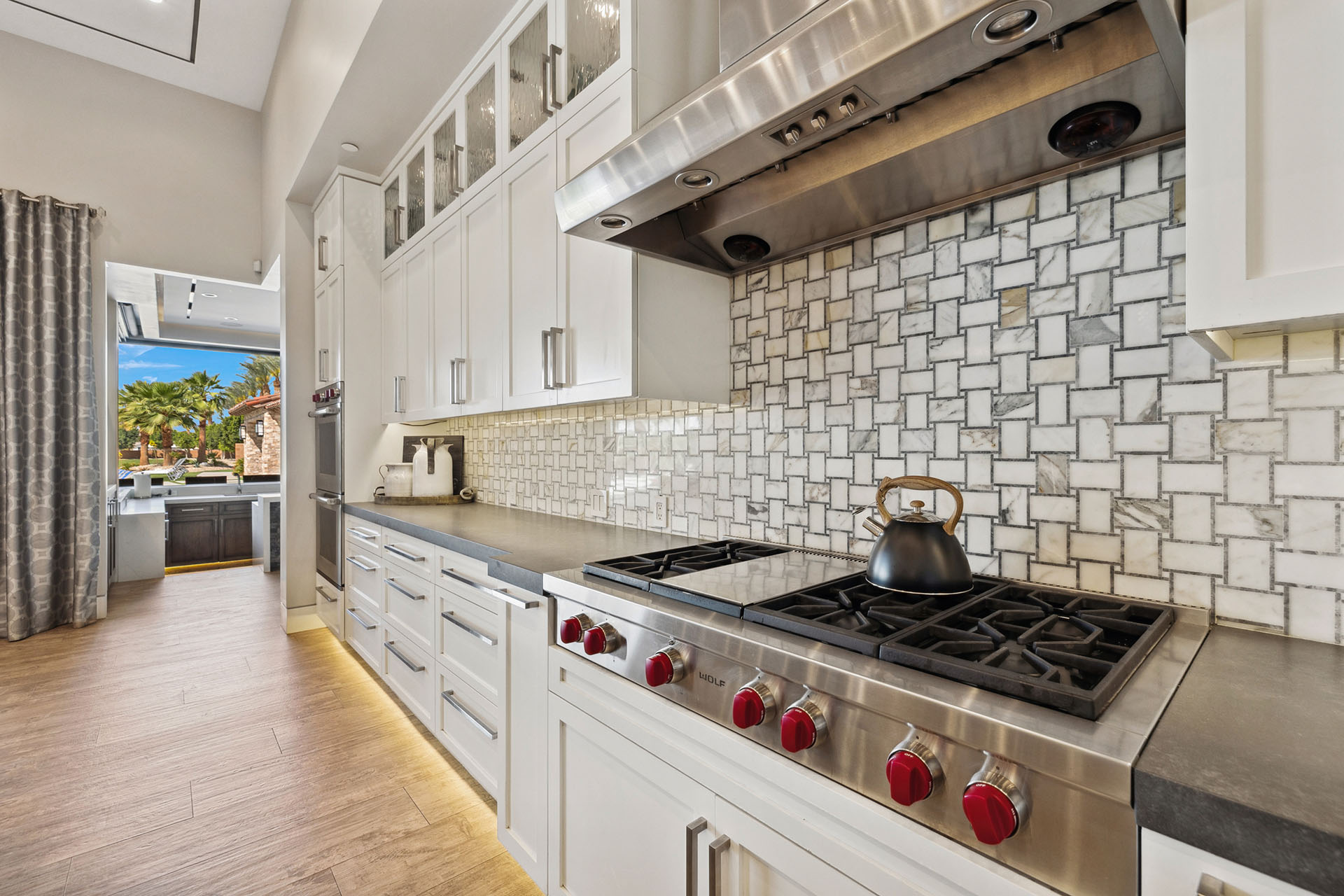 The Clubhouse Estate 6 suites on 2 acres | Photo 22