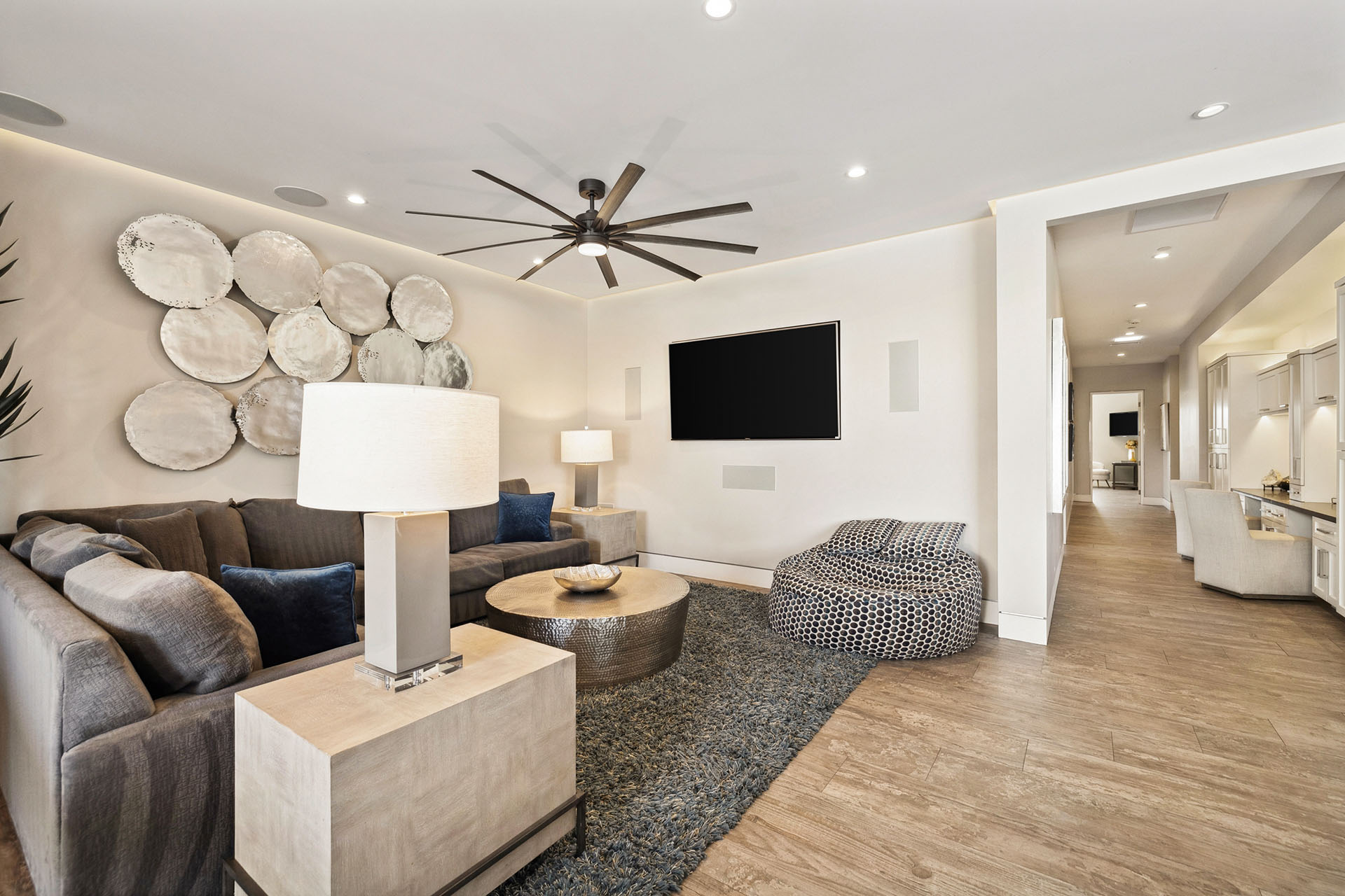 The Clubhouse Estate 6 suites on 2 acres | Photo 33