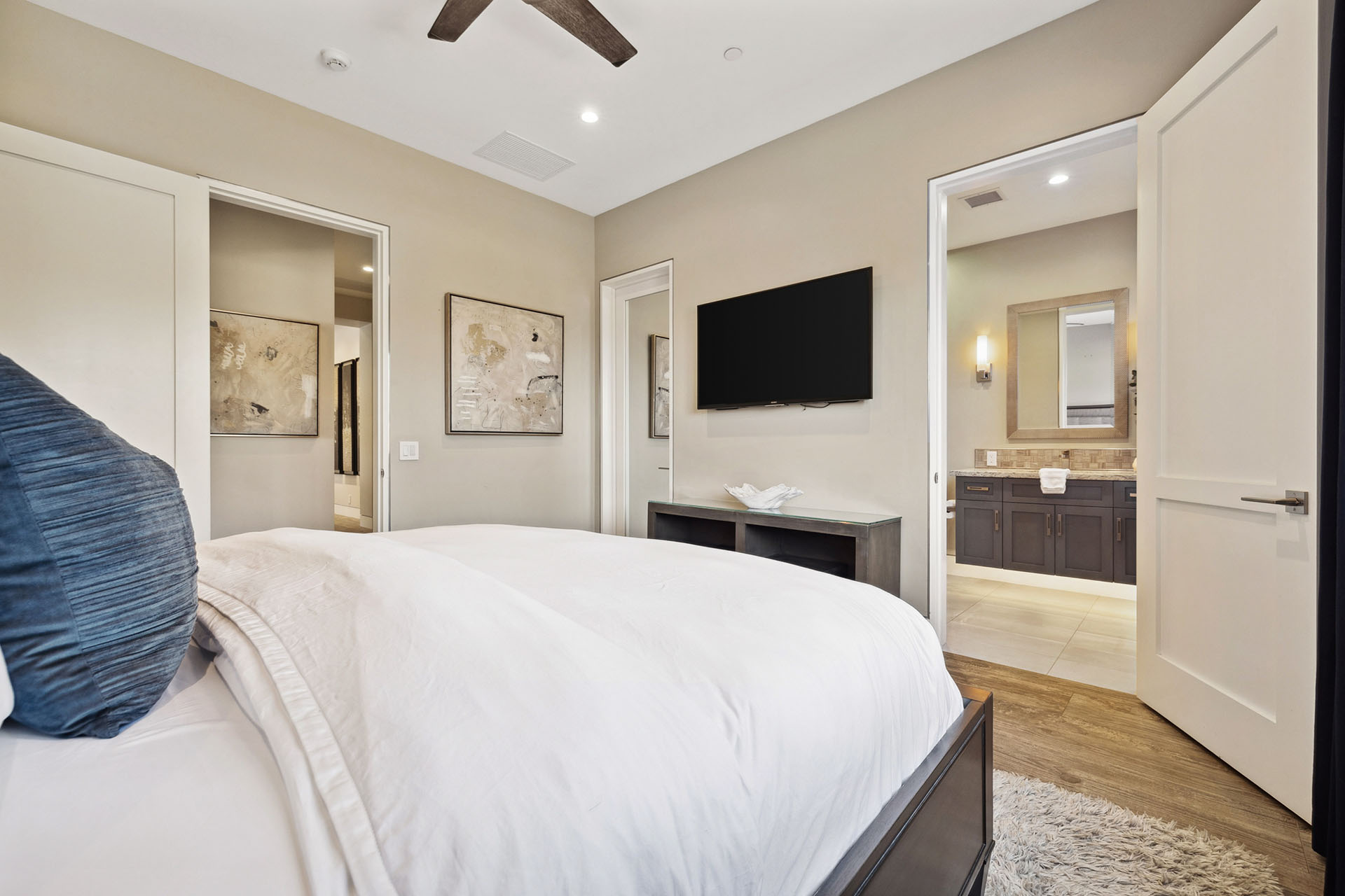 The Clubhouse Estate 6 suites on 2 acres | Photo 67