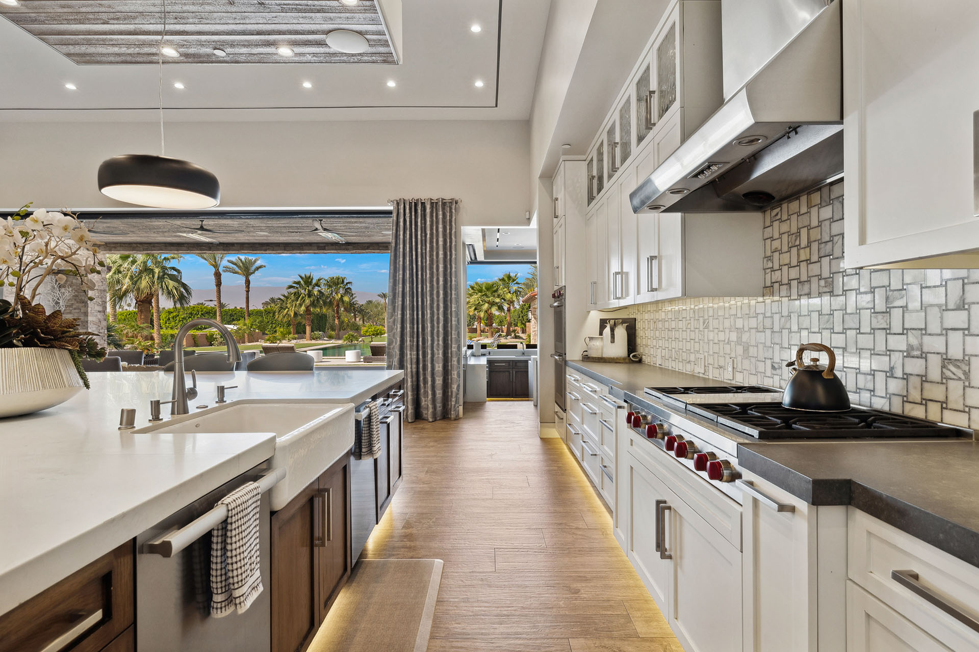 The Clubhouse Estate 6 suites on 2 acres | Photo 16