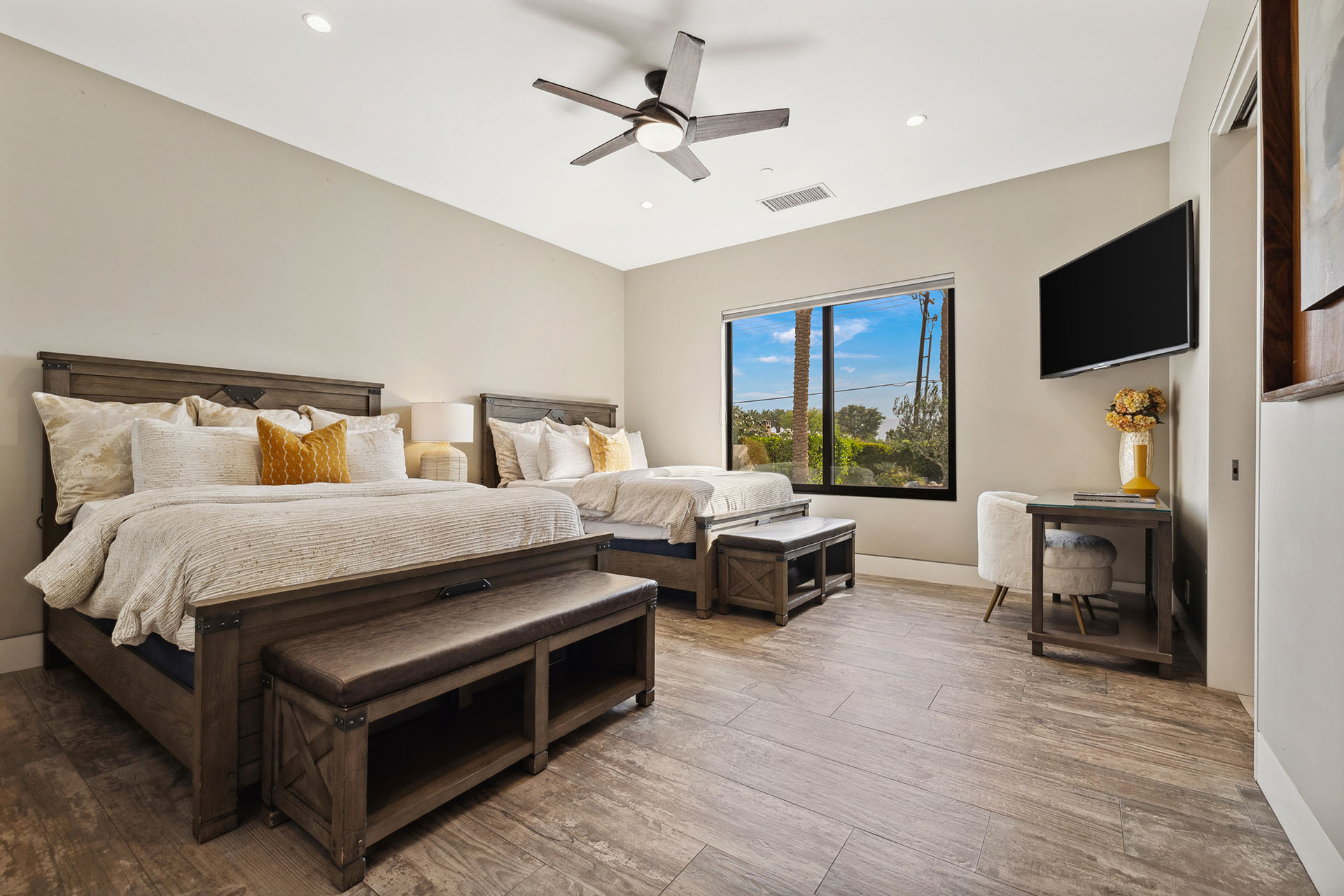 The Clubhouse Estate 6 suites on 2 acres | Photo 70