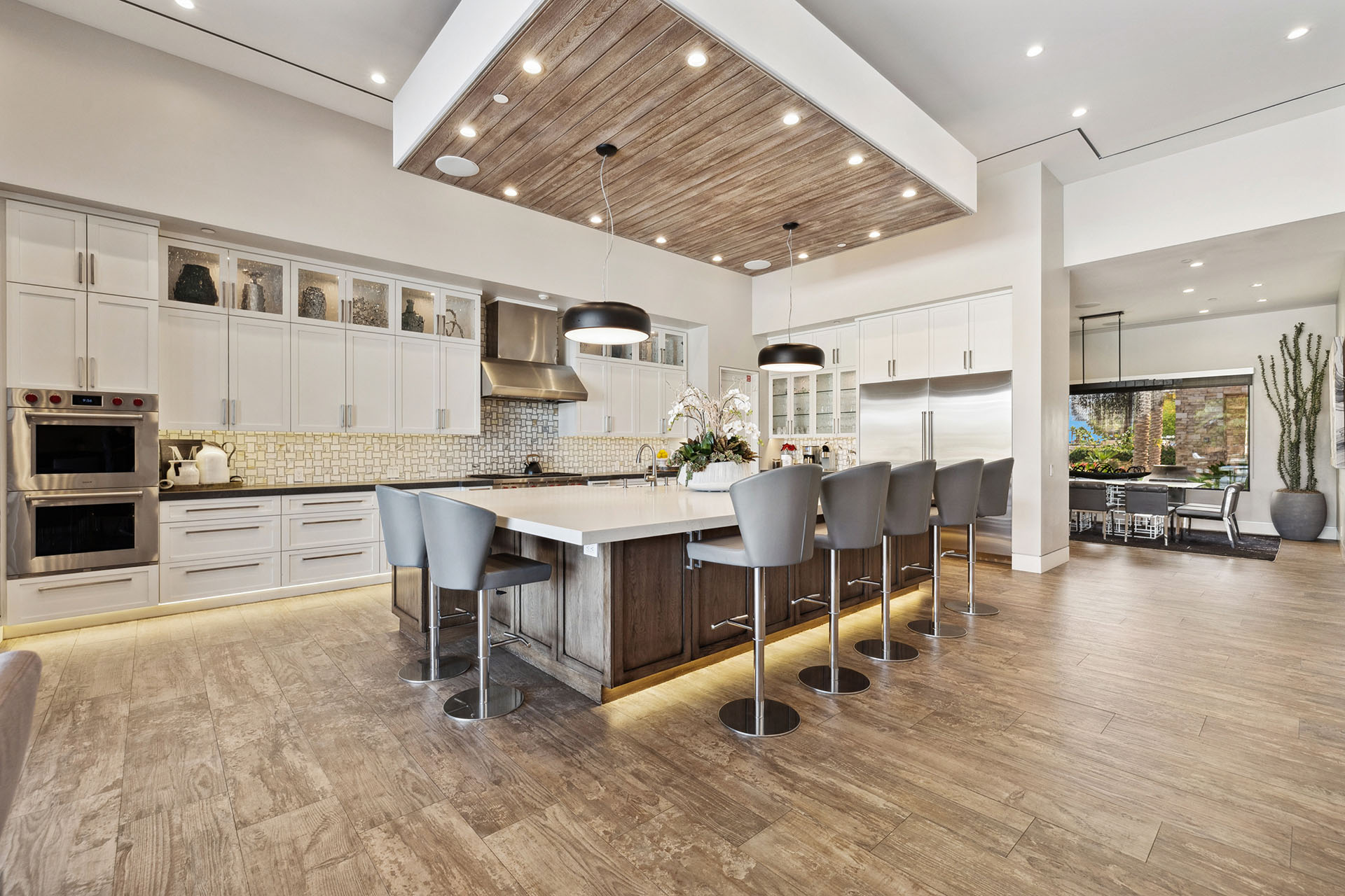 The Clubhouse Estate 6 suites on 2 acres | Photo 20