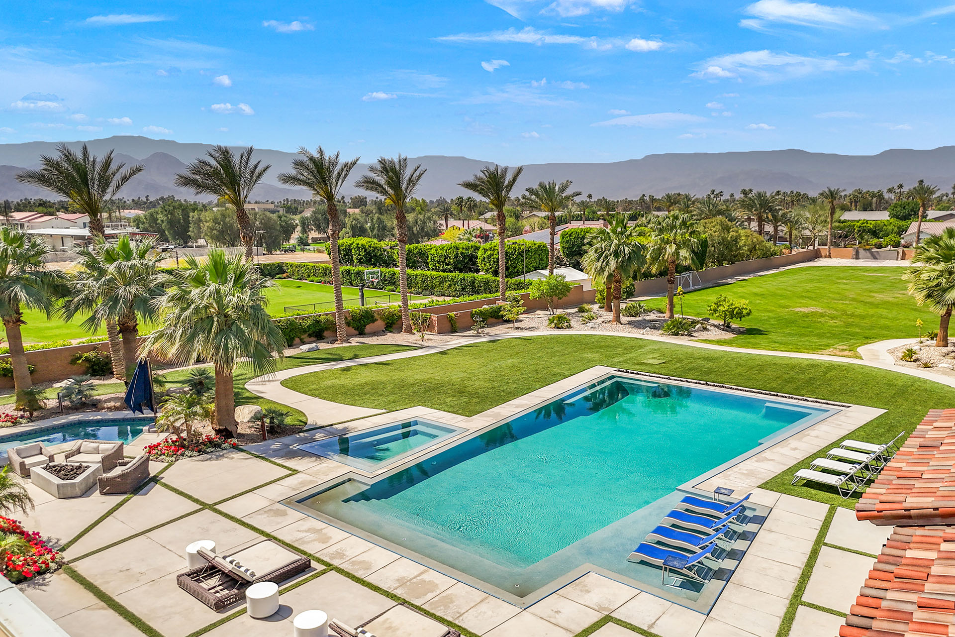 The Clubhouse Estate 6 suites on 2 acres | Photo 9