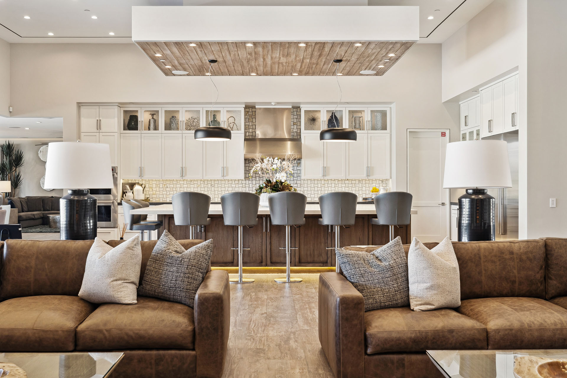 The Clubhouse Estate 6 suites on 2 acres | Photo 23