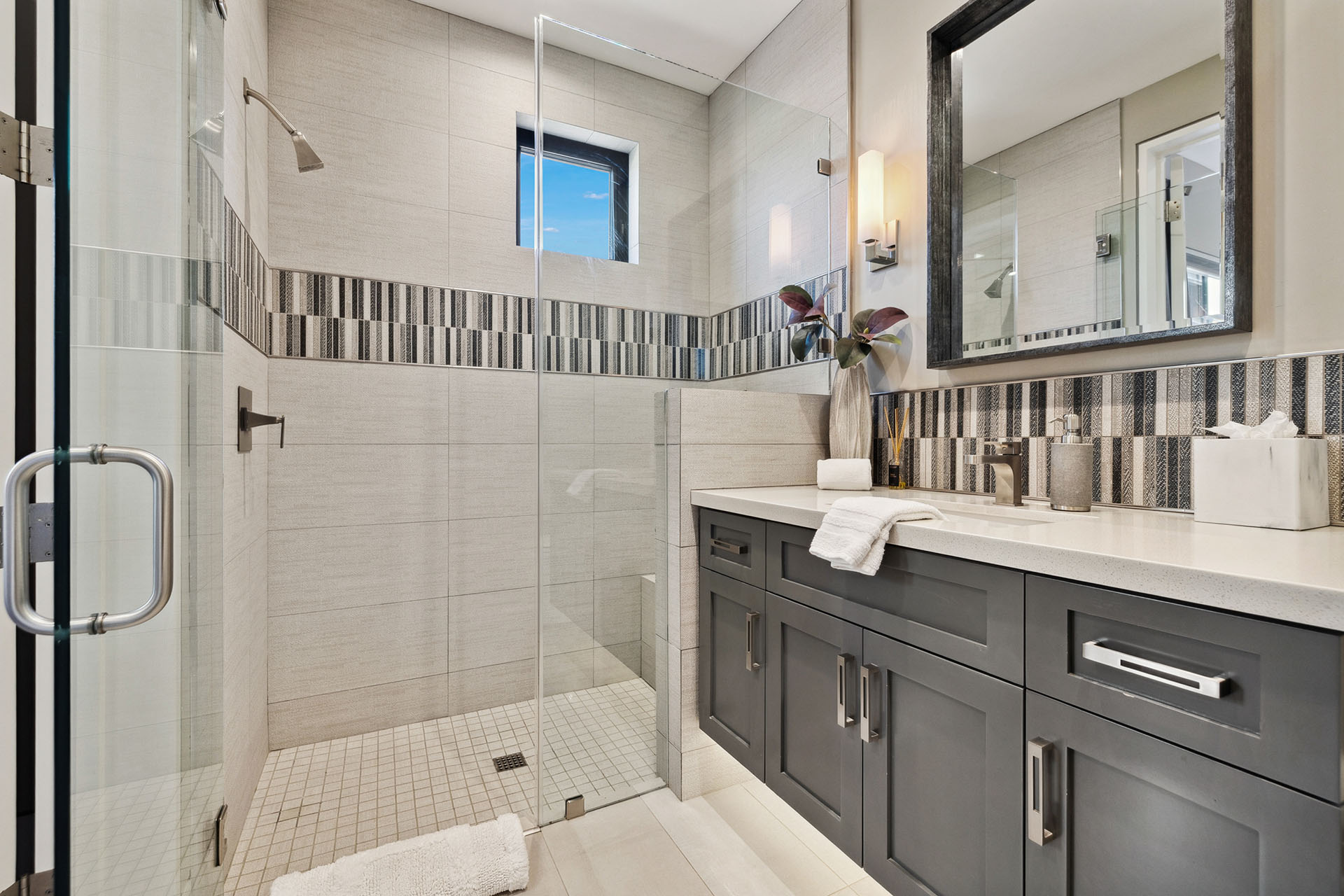 The Clubhouse Estate 6 suites on 2 acres | Photo 65