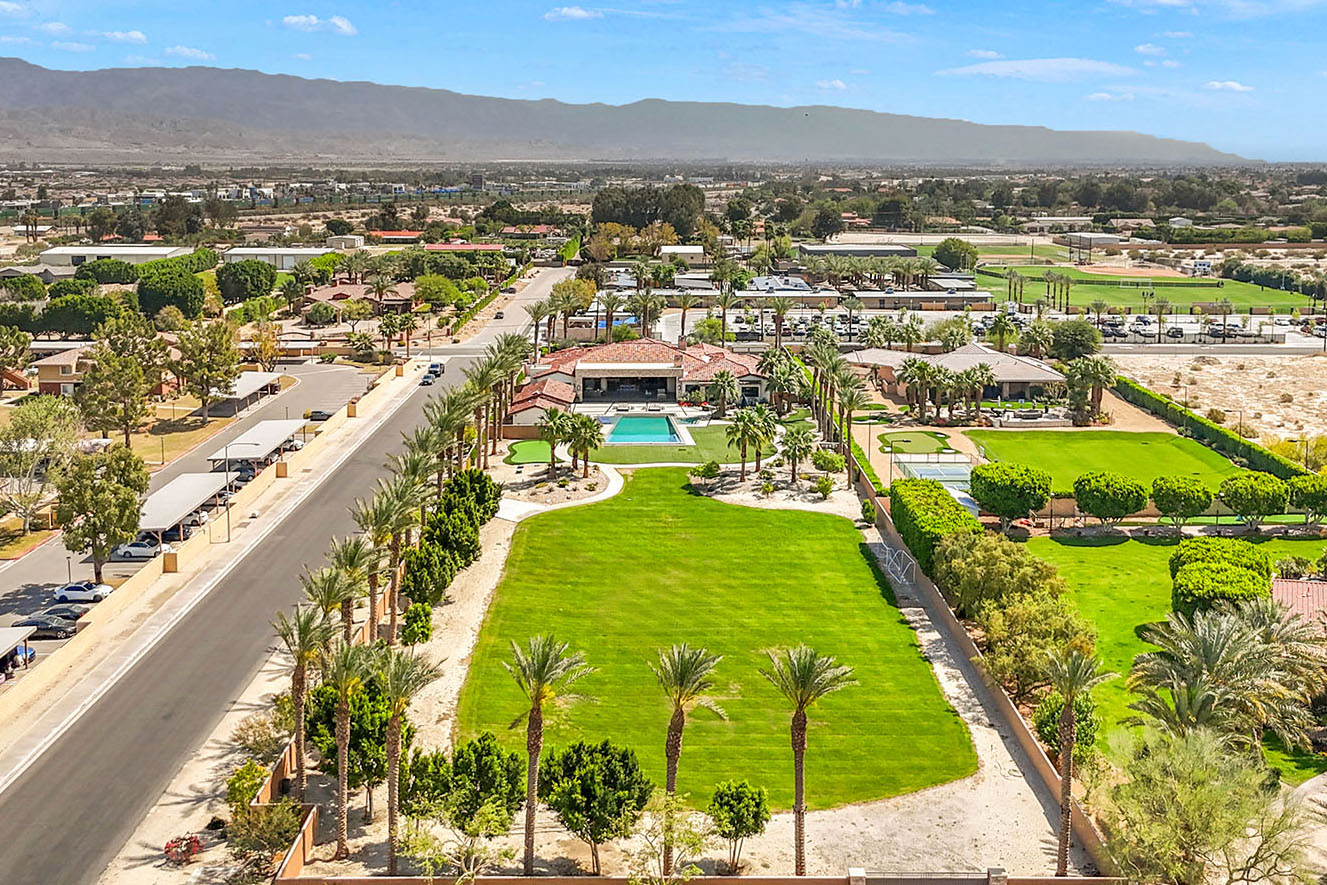 The Clubhouse Estate 6 suites on 2 acres | Photo 76