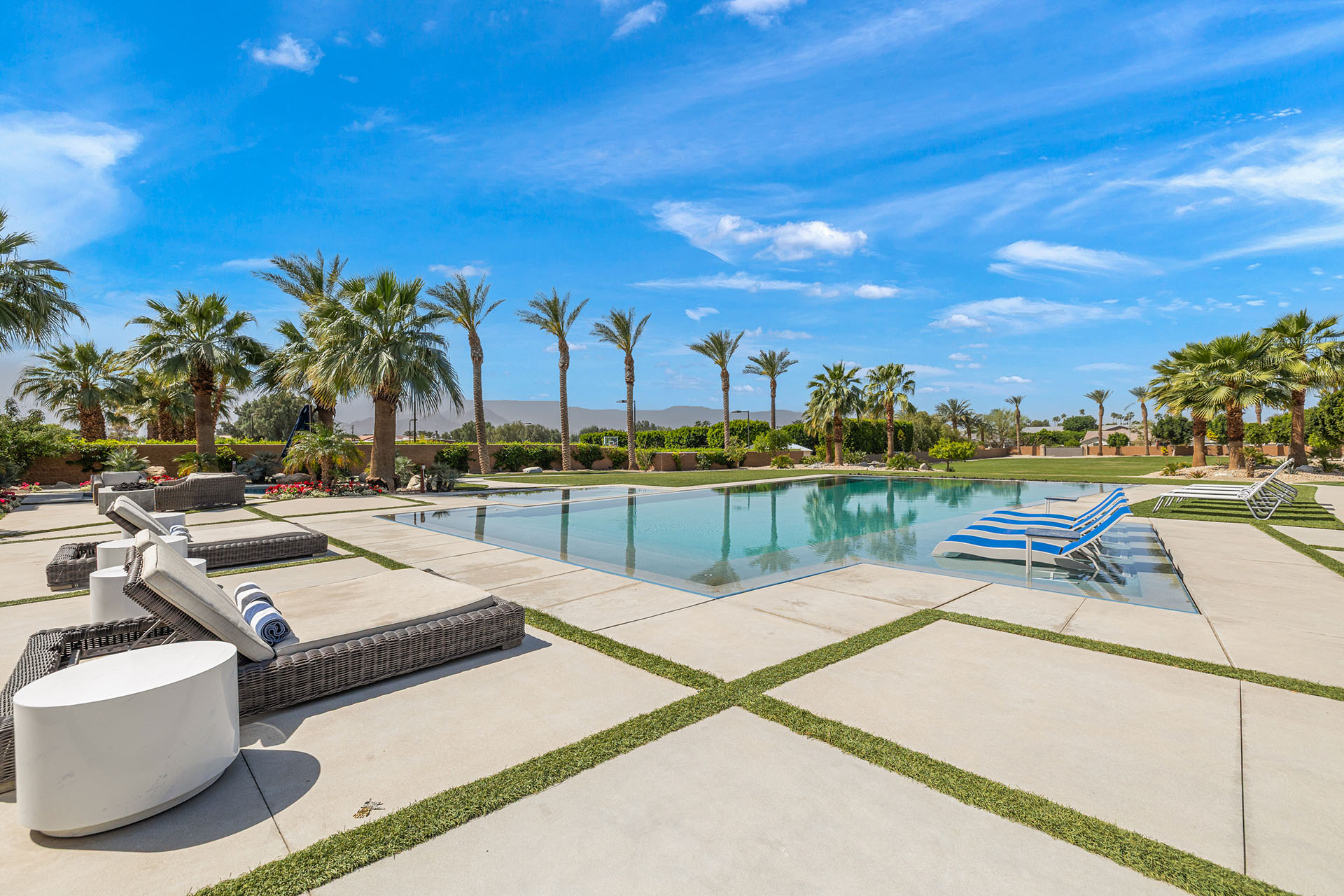 The Clubhouse Estate 6 suites on 2 acres | Photo 4