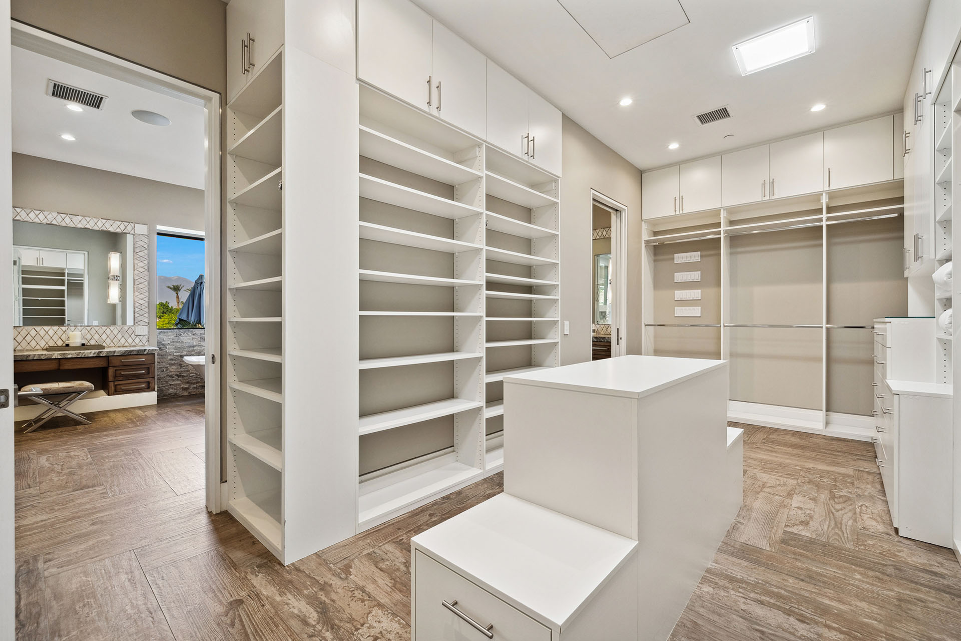 The Clubhouse Estate 6 suites on 2 acres | Photo 51