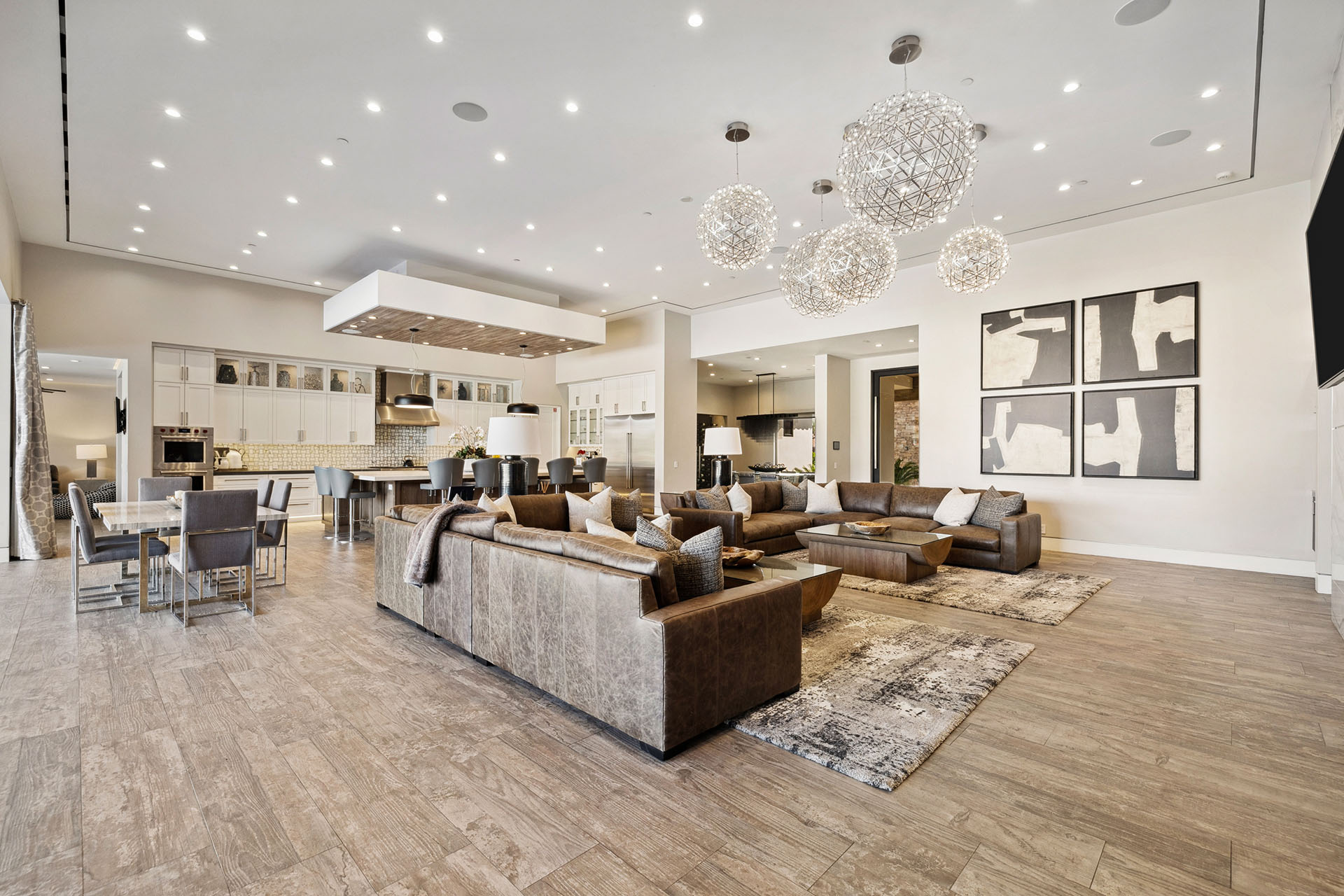 The Clubhouse Estate 6 suites on 2 acres | Photo 26