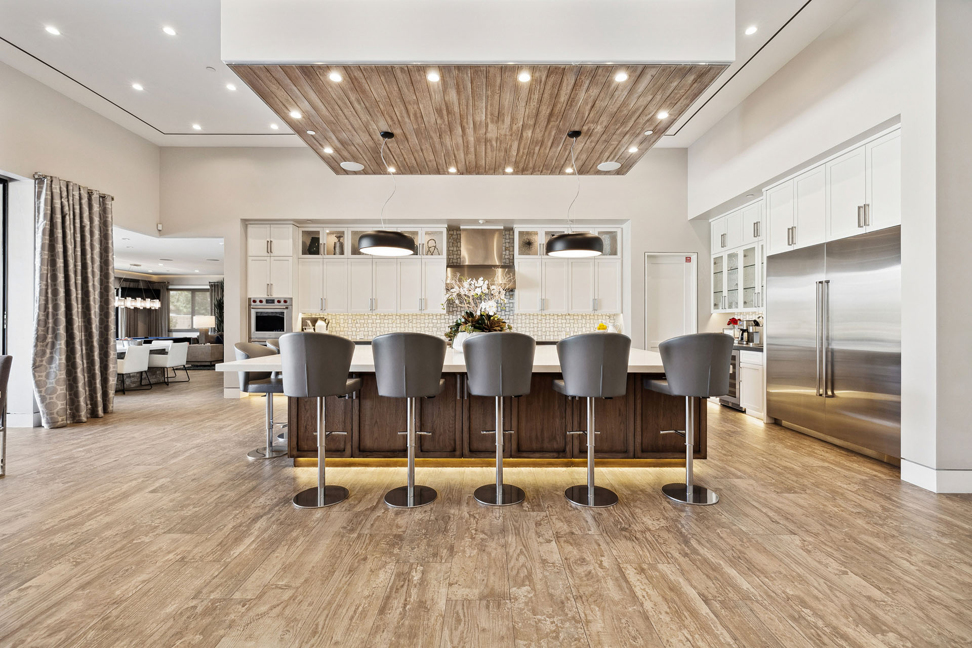 The Clubhouse Estate 6 suites on 2 acres | Photo 19