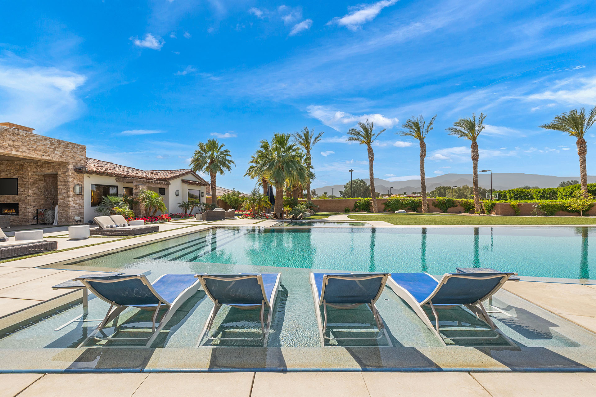 The Clubhouse Estate 6 suites on 2 acres | Photo 5