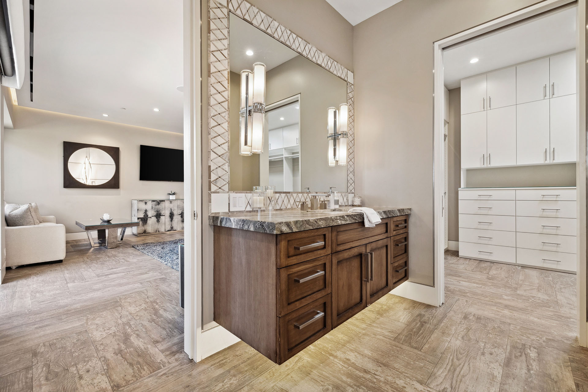 The Clubhouse Estate 6 suites on 2 acres | Photo 49