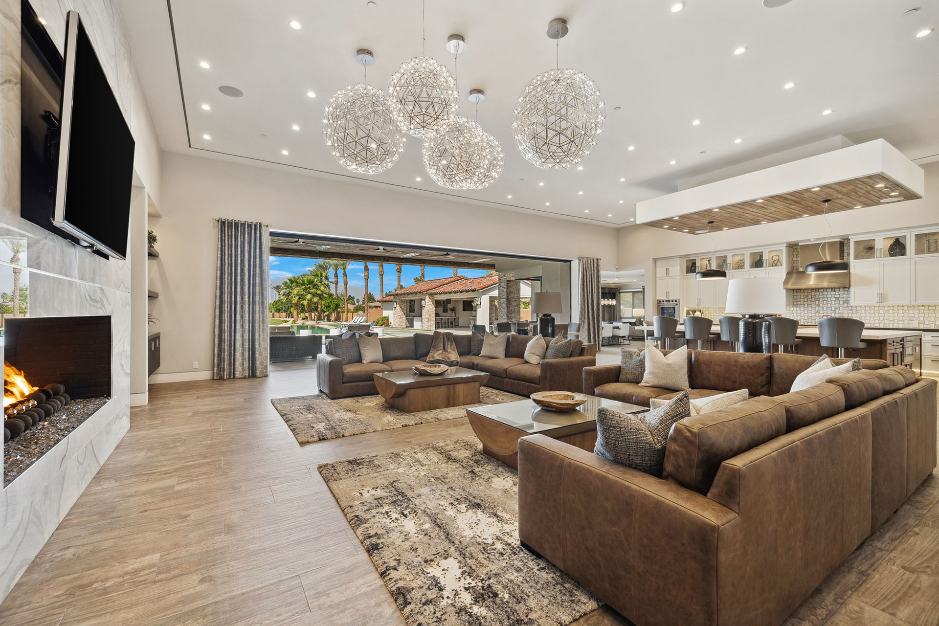 The Clubhouse Estate 6 suites on 2 acres | Photo 14