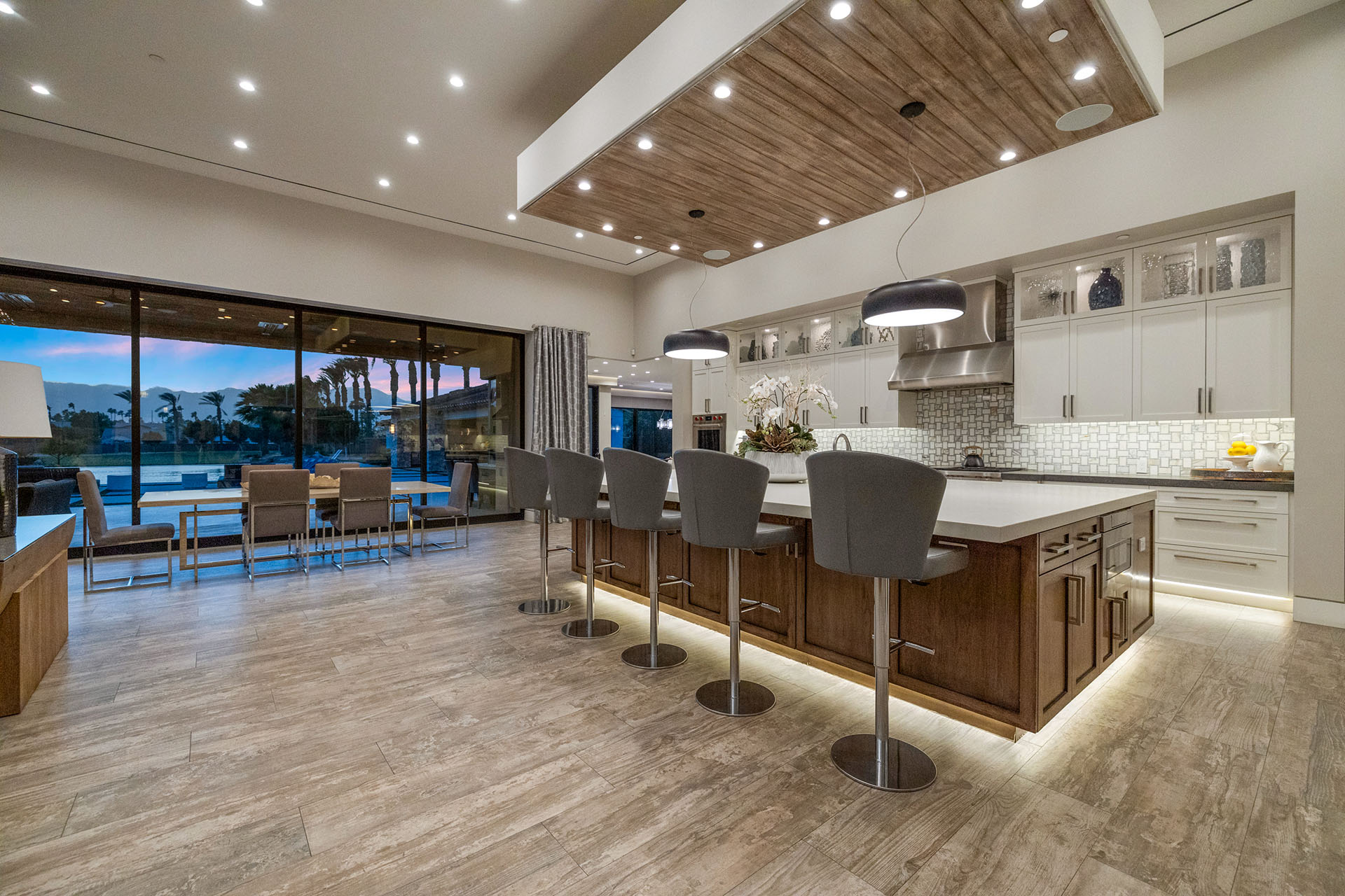 The Clubhouse Estate 6 suites on 2 acres | Photo 28