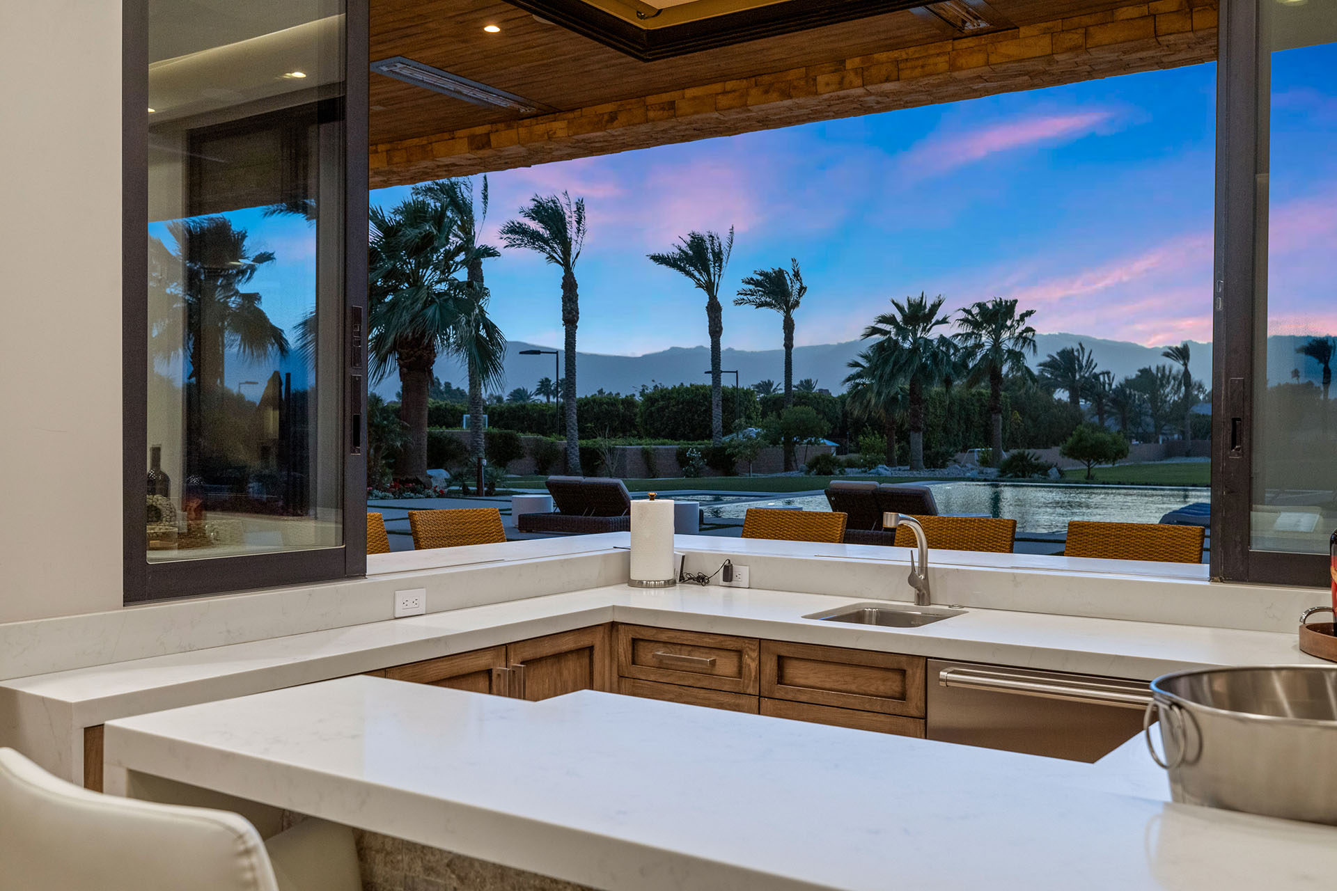 The Clubhouse Estate 6 suites on 2 acres | Photo 36