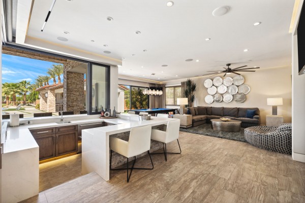 The Clubhouse Estate 6 suites on 2 acres 2