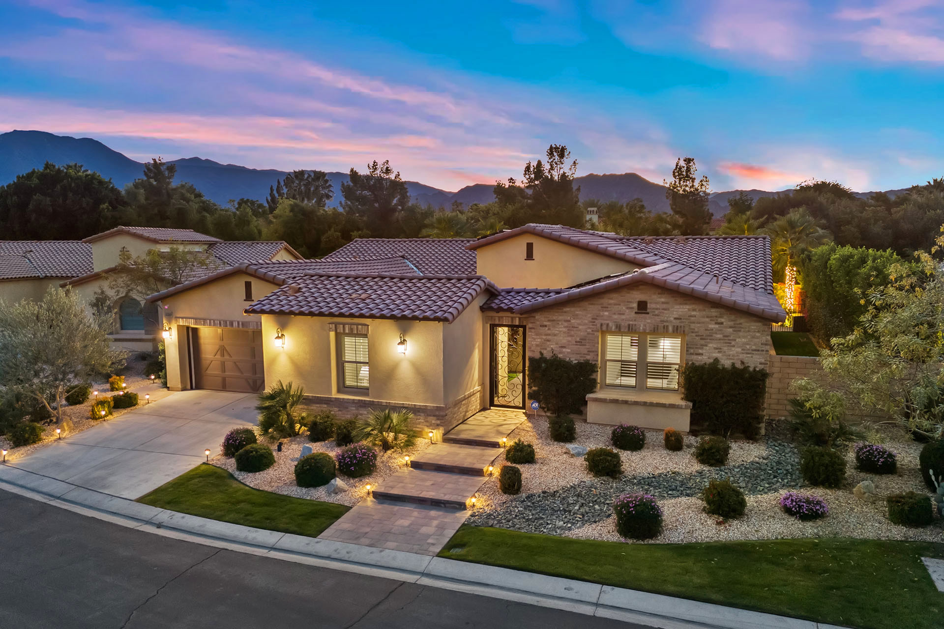 Mosaic 4 BR w/ pool, spa, fire pits! | Photo 11