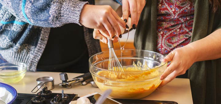 making-pumpkin-pie
