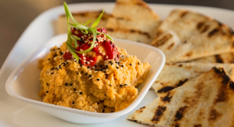 0-151427102-garlichummus