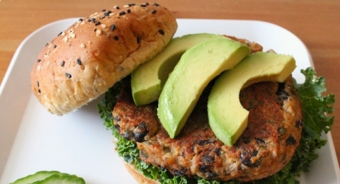0-168275625-blackbeanburgervegan