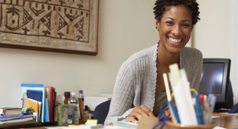 0-238905567-womansmilingatdesk
