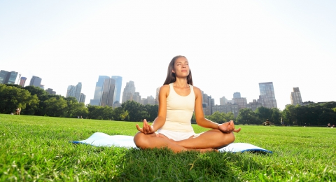 0-298766425-fotoliapersonmeditating