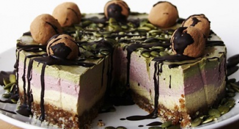 0-482502892-vanilla-raspberry-peppermint-cream-cake-with-cacao-truffles