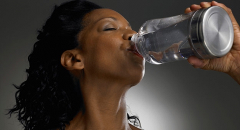0-492203333-womandrinkingwaterfrombottle