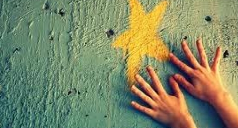 0-661123748-reachingforthestars