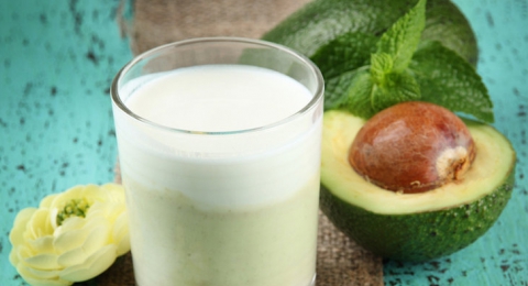 0-986285795-mintavocadosmoothie