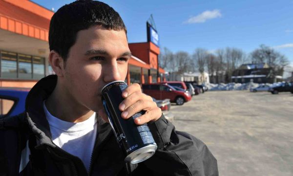 persondrinkingenergydrink
