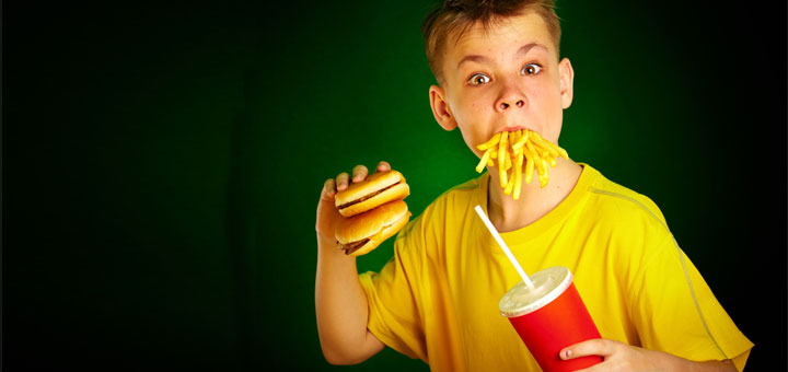 kid-eating-fast-food