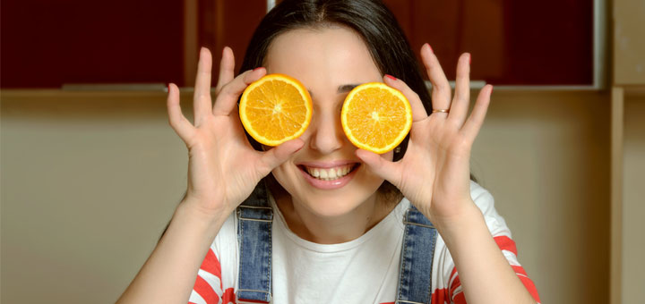 girl-with-oranges