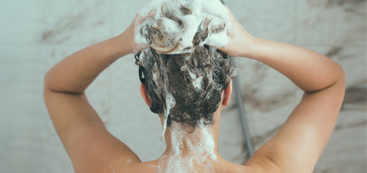 5 Natural Remedies To Help You Get Rid of Dandruff