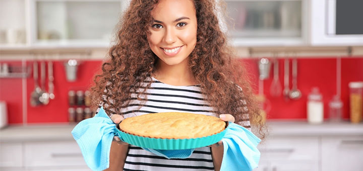 woman-with-dessert