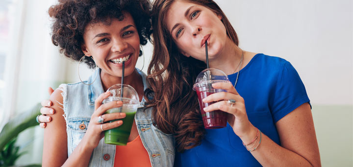 women-drinking-smoothies