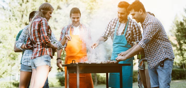 friends-at-bbq