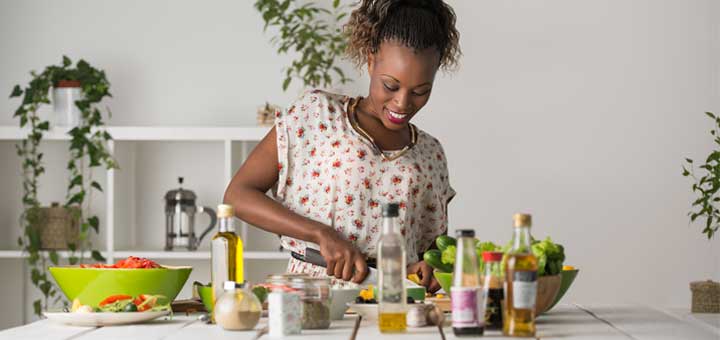 black-woman-prepping-salad