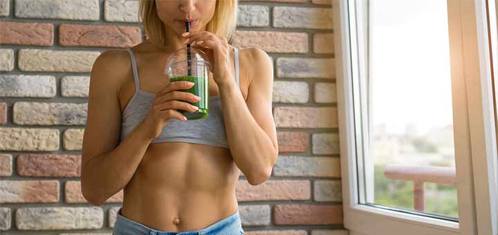 fit-woman-with-smoothie