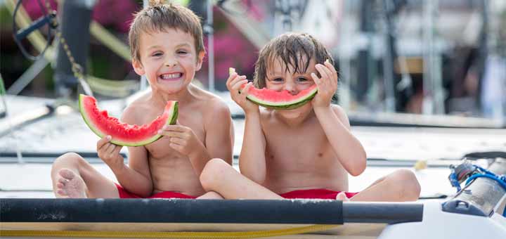 kids-eating-watermelon