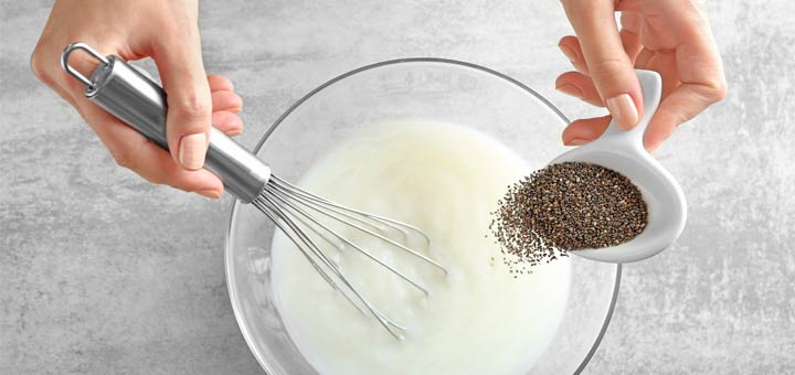 making-chia-pudding