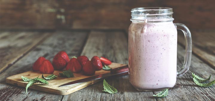 Try This High Protein Mango & Strawberry Smoothie