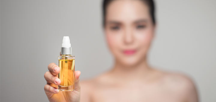 woman-with-face-oil