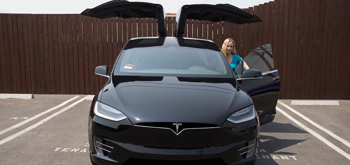 Dherbs CFO Gets A Tesla To Reduce Carbon Footprint