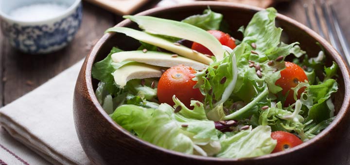 mixed-green-salad-tomatoes